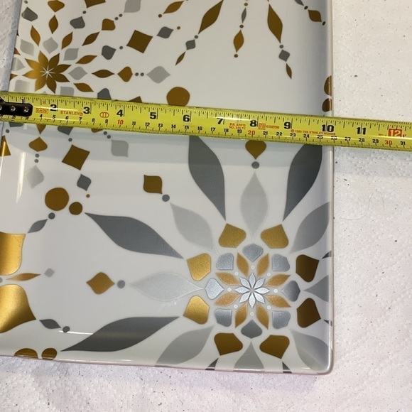 Crate and barrel  2012  16.5 × 10
Ceramic Platter Snowflake Design - Picture 3 of 7